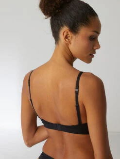 Simone Perele Non Wire Bralette 8 Simone Perele Non Wire Bralette -FOREVER YOUR LINGERIE 13V253SimonePereleNonWireBraletteBlackBackWideStrapPlacement
