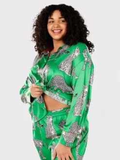 Chelsea Peers Oversized PJ Set 9 Chelsea Peers Oversized PJ Set -FOREVER YOUR LINGERIE ChelseaPeersGreenLeopardOversizedLongPJSetCW2011CLEP16Side