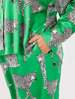 Chelsea Peers Oversized PJ Set 11 Chelsea Peers Oversized PJ Set -FOREVER YOUR LINGERIE ChelseaPeersGreenLeopardOversizedLongPJSetCW2011CLEP16Side2