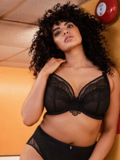 Elomi Priya Plunge Bra 9 Elomi Priya Plunge Bra -FOREVER YOUR LINGERIE EL4550PlungeBraBlackFrontLifestyle