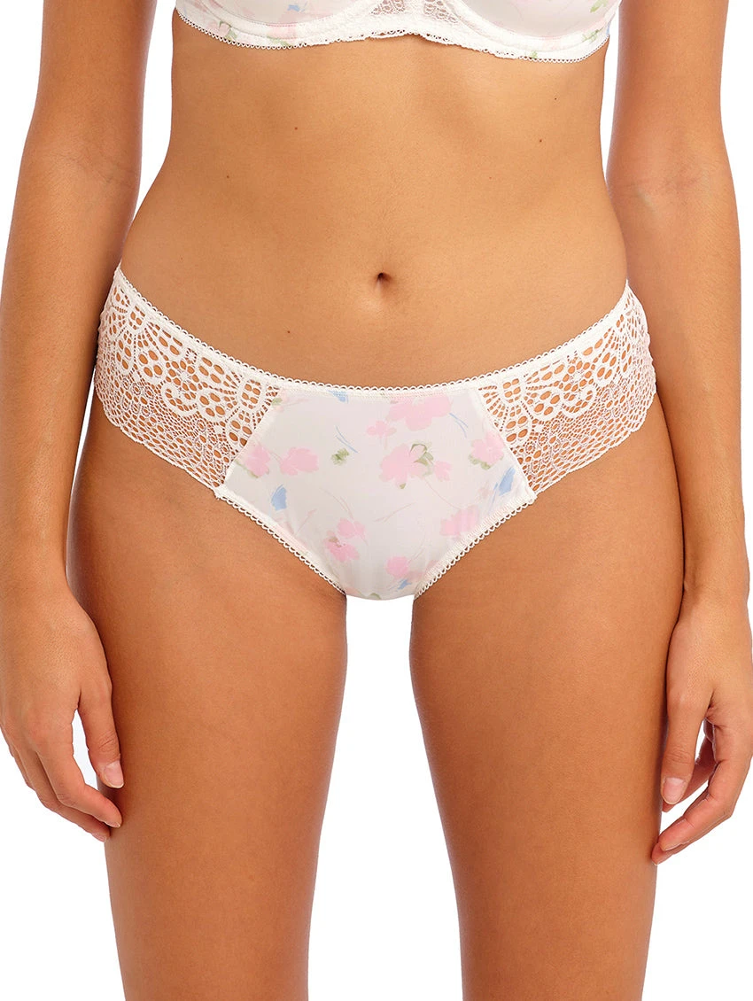 Freya Daydreaming Brief 3 Freya Daydreaming Brief